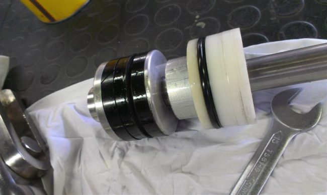 уплотнение поршня гидроцилиндра
